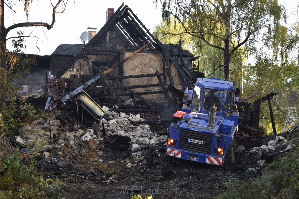 Grossfeuer Einfamilienhaus Siegburg Muehlengrabenstr P1057.JPG - Miklos Laubert